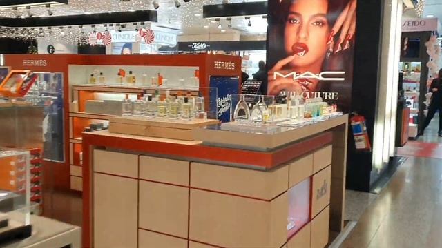 [El Corte Ingles Barcelona Spain Shopping Mall смотреть онлайн