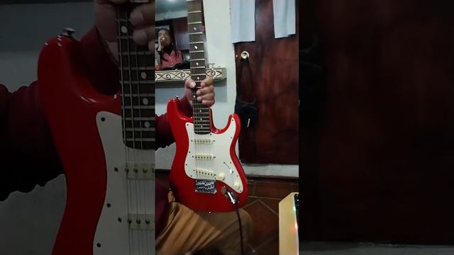 Squier Stratocaster Affinity Mini/Usaditos pero Bonitos смотреть онлайн