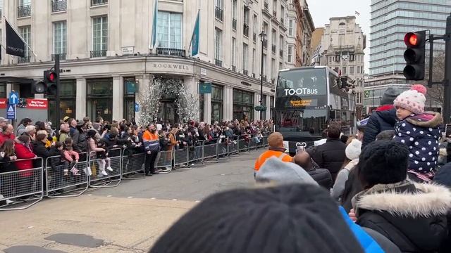 London New Year Parade 2023, London New Year Celebrations, London Walk in Winter, Trafalgar Square. смотреть онлайн
