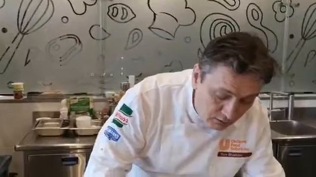 Салат из бобовых с салатной заправкой "пряные травы" смотреть онлайн