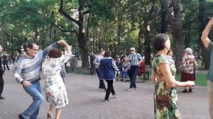 ТАНЦЫ ПРОДОЛЖАЮТСЯ В ПАРКЕ КУЛЬТУРЫ И ОТДЫХА Г.КАЛУГА