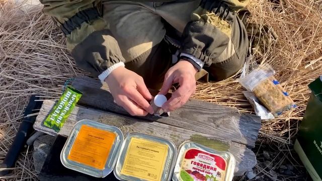 ??US Marine Opens Russian Military Ration In Russia?? смотреть онлайн