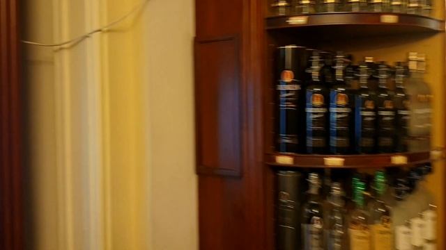 Главный магазин страны гастроном №1в ГУМе. Здесь и сейчас!! смотреть онлайн