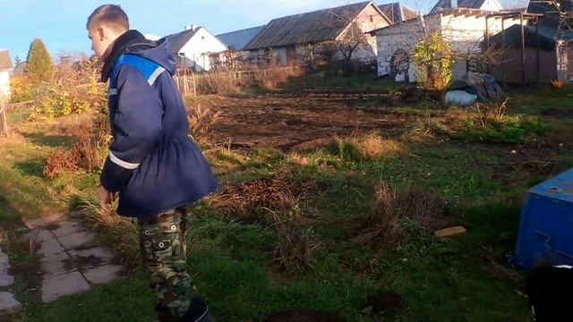 Ещё немного о рождении телёнка. Знакомство с бычком. смотреть онлайн