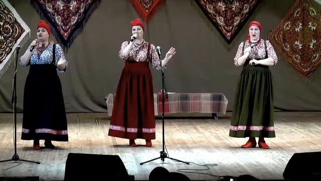 "Как за двором, за двором". Трио "Прялица" смотреть онлайн