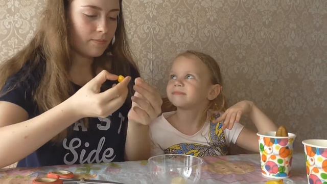 Режем Игрушки ОПАСНО Йо-Йо РАСКАЛЕННЫМ Ножом Что Внутри Какашки? /// Masha PrankShow