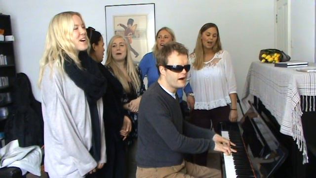 Swedish Students Sing with Famous Savant Derek Paravicini смотреть онлайн