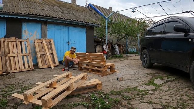 Лавочка из поддонов