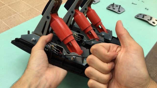 Fix Flickering Logitech Pedals not working, braking by itself (G25 G27 G29 G920 G923) смотреть онлайн
