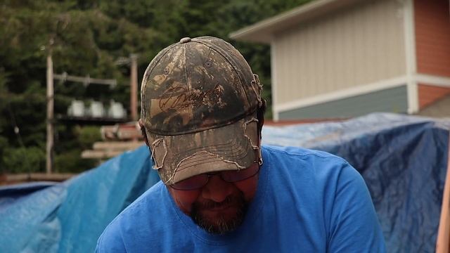 Touring a SALMON SMOKE HOUSE - Traditional Salmon Smoking Method! смотреть онлайн