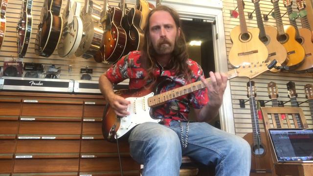 FENDER STRATOCASTER -58. THREE-TONE SUNBURST HARDTAIL смотреть онлайн