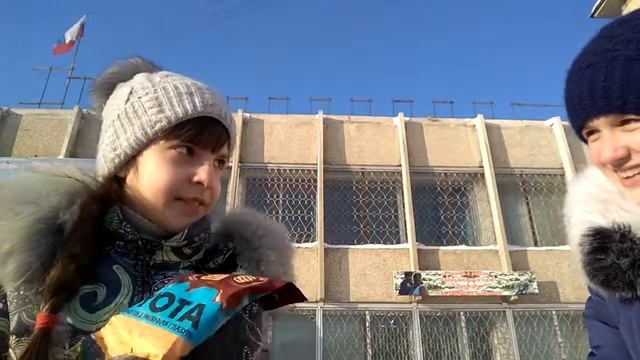 Дарим друг другу подарки на новый год Юз ? смотреть онлайн