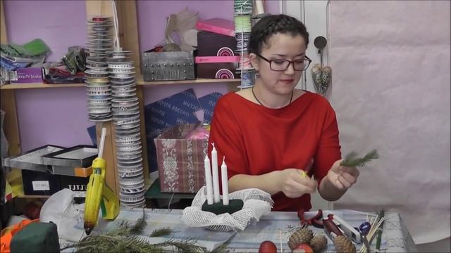 Новогодняя композиция с живыми цветами. Мастер-класс смотреть онлайн