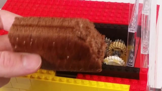 Что если бросить Муравья в Соковыжималку из Лего? Как сделать смотреть онлайн