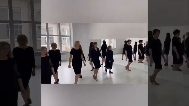 Теперь я ещё и модель. Учусь дефиле.Красиво ходить. Походка от бедра смотреть онлайн