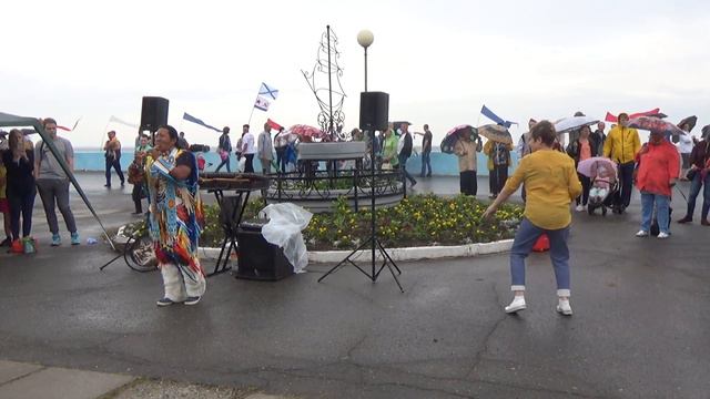 Wuambrakuna. Последний из могикан. День флота 2017. Боже, как она танцует!! Last of the Mohicans. смотреть онлайн