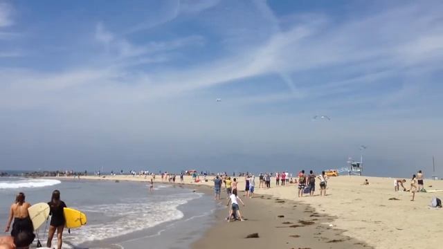 Space shuttle Endeavour flyover of Venice Beach смотреть онлайн