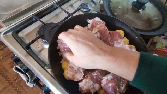 Свиные рёбрышки с картошкой смотреть онлайн