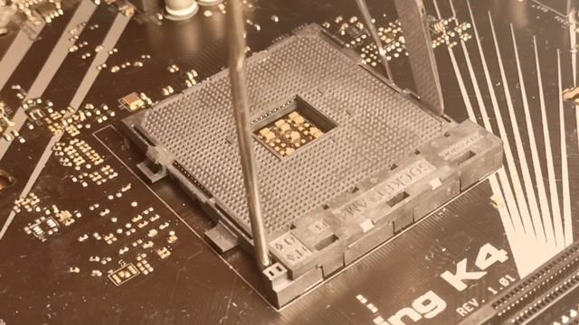 Как снять крышку сокета AM4 | AMD socket cover removal смотреть онлайн