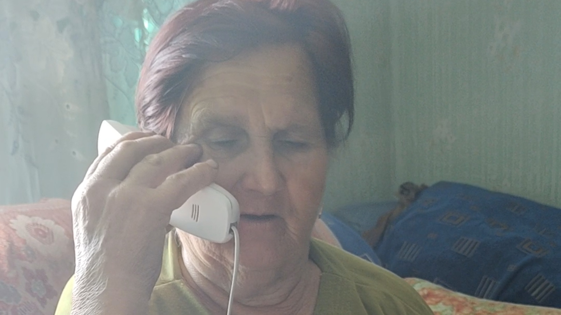 Разговор бабушки с сестрой по телефону смотреть онлайн