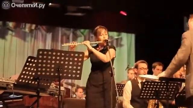 Красиво играет на флейте смотреть онлайн