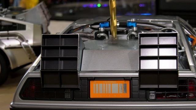 Hot Toys DELOREAN TIME MACHINE Mark 2 unboxing & review Or how not to engage the hover conversion. смотреть онлайн