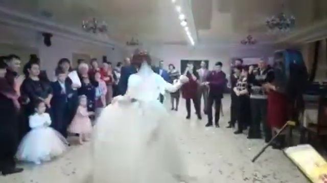 Танец жениха и невесты смотреть онлайн
