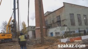 Погружение труб шпунтового ограждения котлована