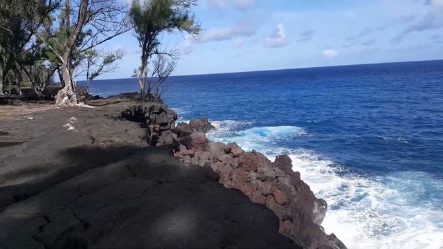 Mackenzie Beach Park 2019 the lava didn't get it.... yet.... смотреть онлайн