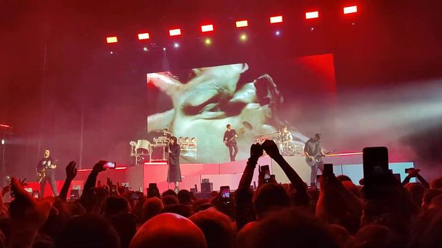 Bring Me The Horizon - sTraNgeRs (Live @ Ziggo Dome Amsterdam) 24-02-2023 смотреть онлайн