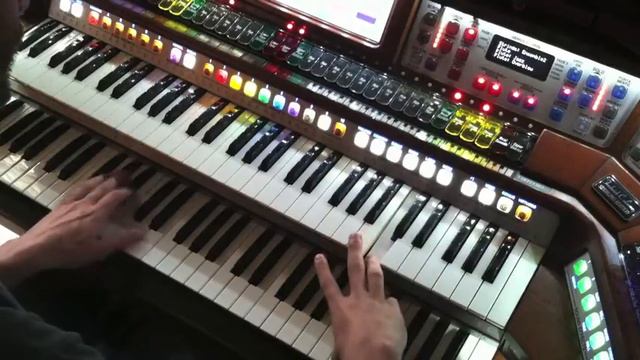 "Over the Rainbow" on a Lowrey Sterling organ смотреть онлайн