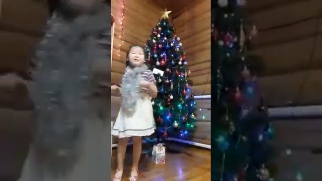 Песня в лесу родилась елочка смотреть онлайн