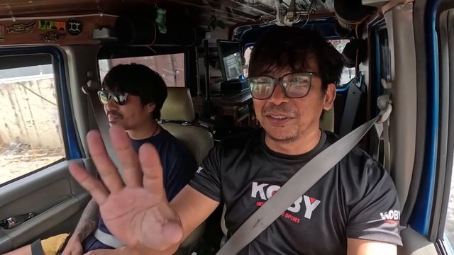 Camper Van ATTACKED by the Fiesta TITANS смотреть онлайн