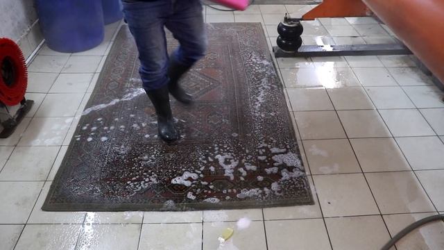 Стирка очень грязного ковра устранение растяжения смотреть онлайн