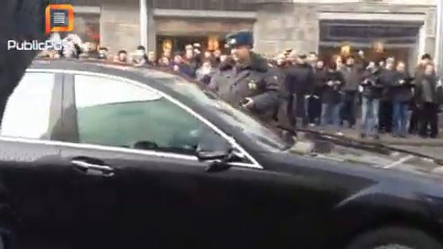 Правительственная иномарка на пикете 27.10.2012 смотреть онлайн