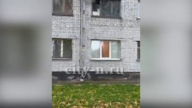 На Дружбы горит квартира смотреть онлайн