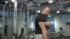 Жим на блоке вниз. Прорабатываем трицепс