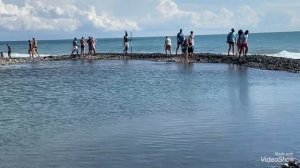 Лазаревское! Как горная река ПСЕЗУАПСЕ впадает в Чёрное море! Пляж Багратион! Папуасы на пляже!