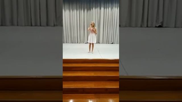 Коршунова Алёна исполняет песню Светланы Лазаревой "Мама (Стена каменная)" смотреть онлайн