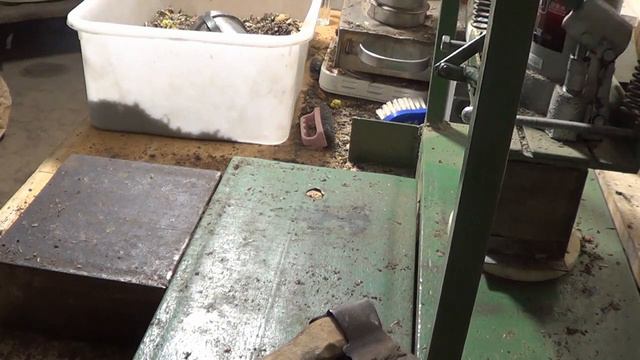 Чайная шоколадка: прессовка фруктовой смеси из инжира, шиповника, груши. смотреть онлайн