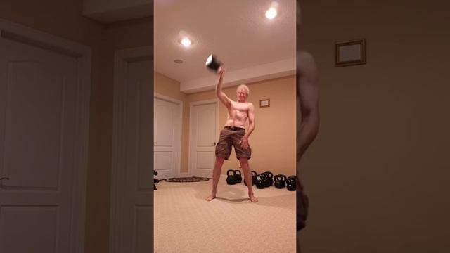 Kettlebell Snatches 70 lbs 32kg x 23 Reps @ Age 58 смотреть онлайн