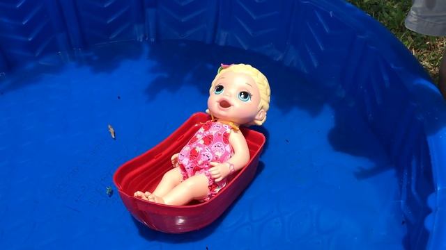 ?Snackin' Luke & Lily Go On A Playground Adventure! ? Kids Have Fun With Water & Sand! ?Fun Skit! смотреть онлайн
