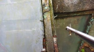 Дедовский метод крепления стёкол в теплице.