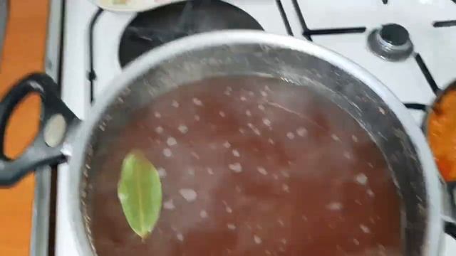 Украинский борщ без мяса, зато с фасолью! Один из вариантов борща! Очень вкусно ! смотреть онлайн