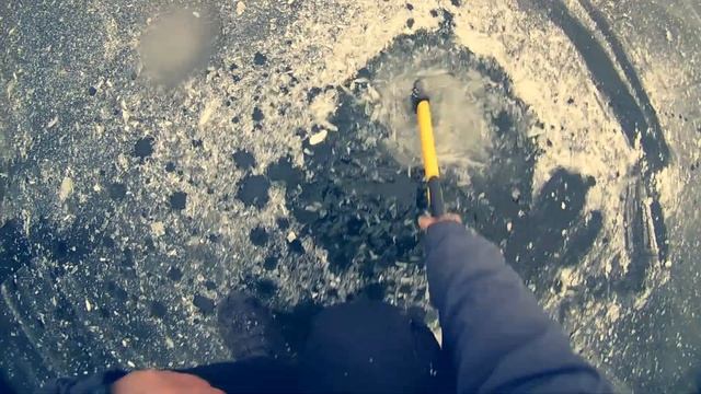 Меряю толщину льда и релакСю! смотреть онлайн