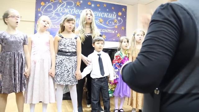 Мальчик заснул во время пения смотреть онлайн