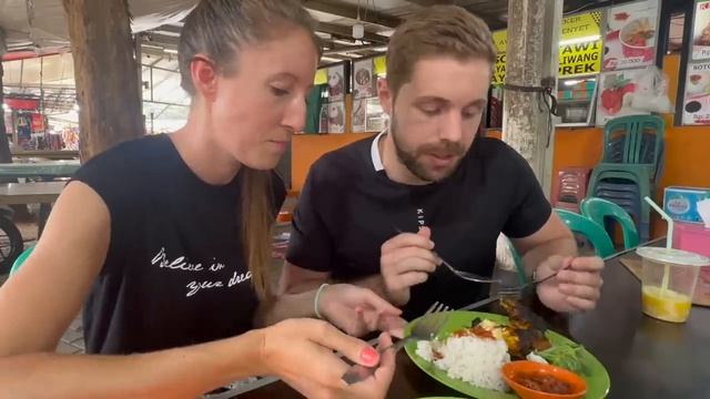 First Impressions of JAKARTA Indonesia ??- NOT what we expected ?(Indonesian food,Monas,Kota Tua) смотреть онлайн