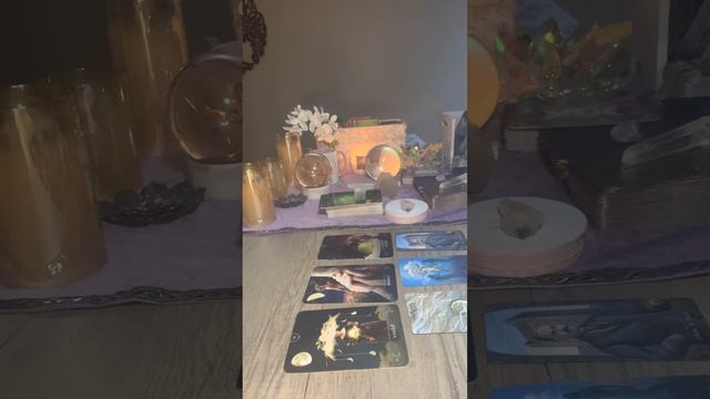 Just after the eclipse energy reading -- WOW --- tend to your own garden - its manifesting time! смотреть онлайн