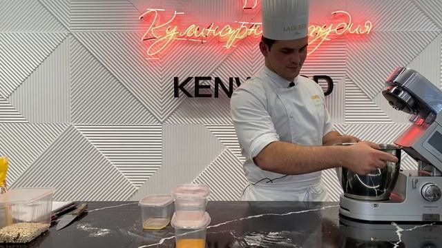 МАГОМЕТ АЛБОТОВ | LADUREE | готовим тарт с пеканом, шоколадным бисквитом и каштановым медом смотреть онлайн