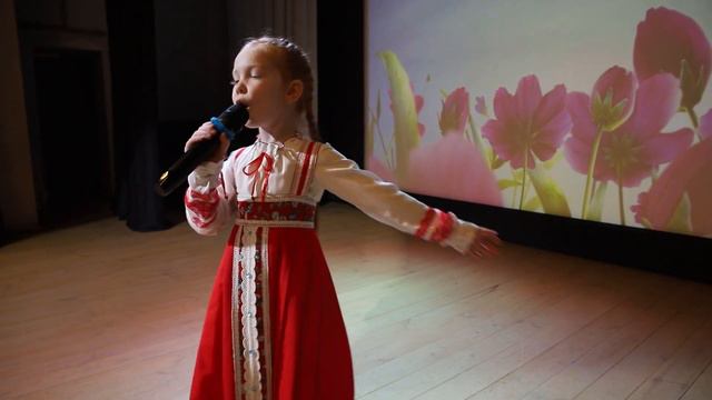 Музыкальное поздравление с 8 марта! смотреть онлайн